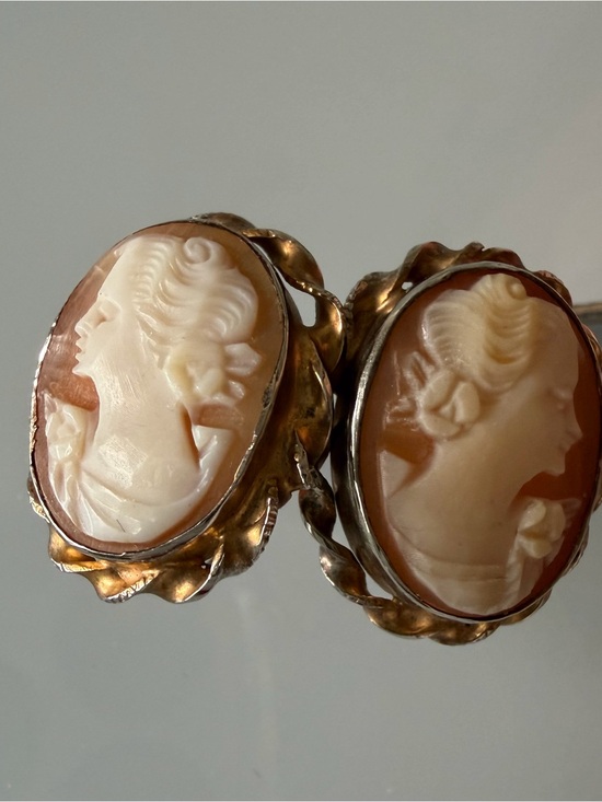 Jewelry - Vintage Shell Cameo Earrings